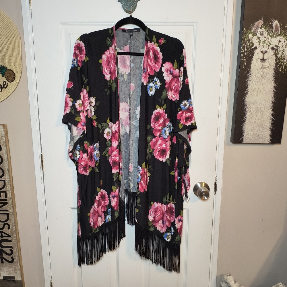 Sweet Rain Women's Small Oversized Floral Lace Kimono with Fringe
